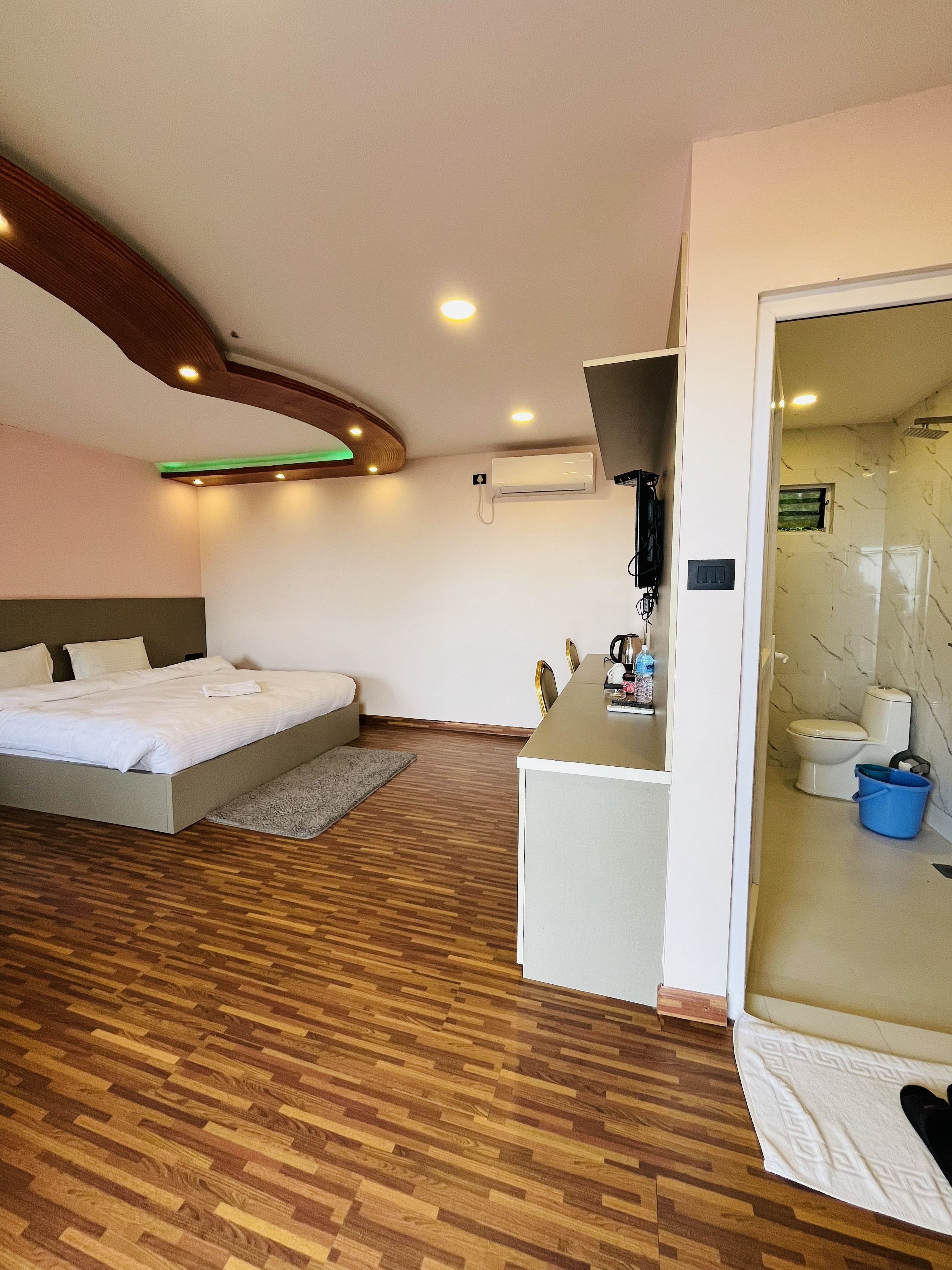 Hotel Gadi View